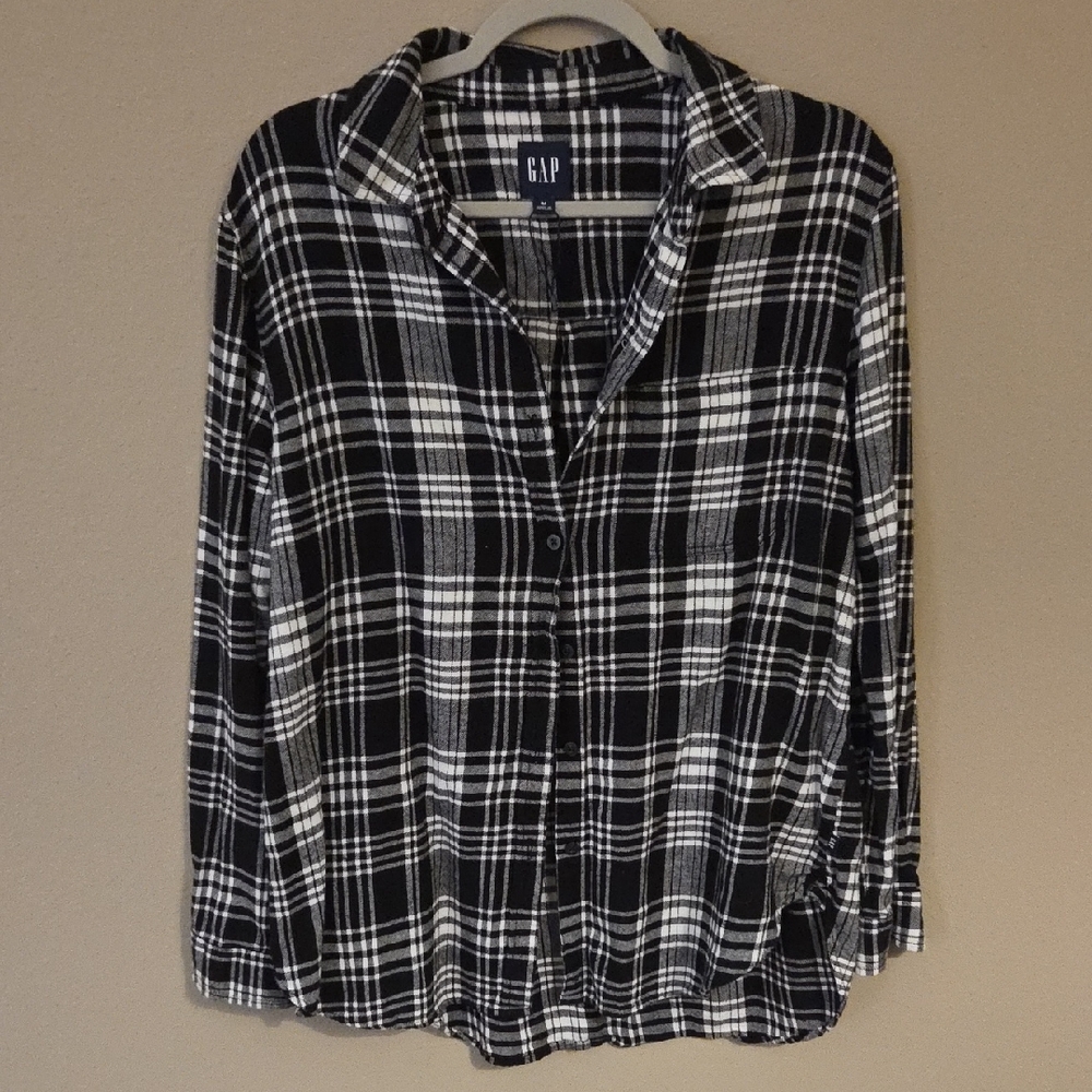 GAP Women's Black and White Plaid Button Down Flannel Shirt